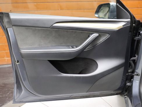 Used 2023 Tesla Model Y Long Range AWD/4WD image 41