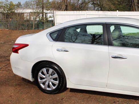 Used 2016 Nissan Altima 2.5 S w/ Power Driver Seat Package image 5