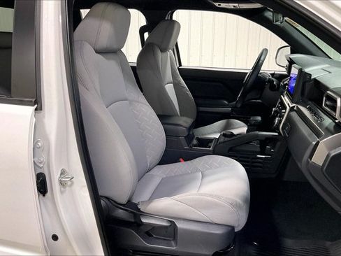 Certified 2025 Toyota Tacoma SR5 AWD/4WD image 8
