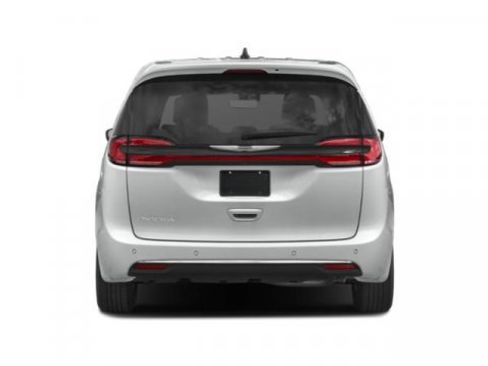 Used 2023 Chrysler Pacifica Touring-L FWD image 8