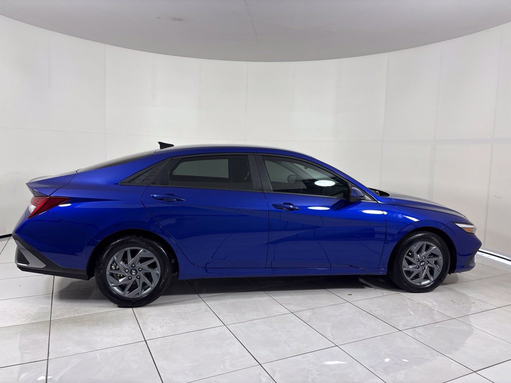 Certified 2025 Hyundai Elantra Hybrid FWD image 6