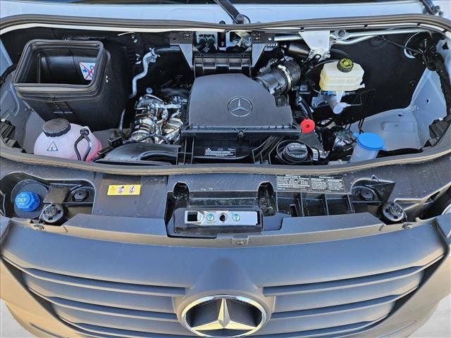 Used 2025 Mercedes-Benz Sprinter 2500 image 16