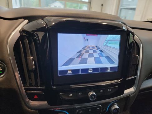 Used 2023 Chevrolet Traverse LT AWD/4WD image 16