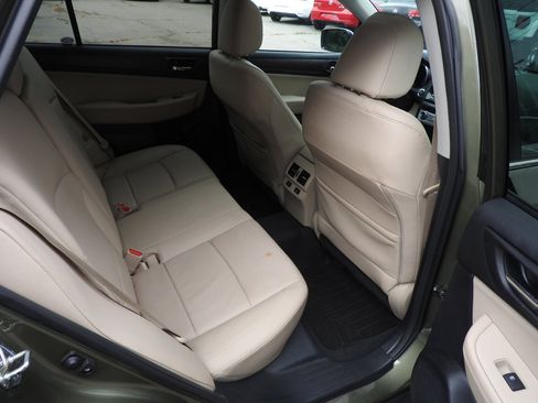 Used 2017 Subaru Outback 2.5i Limited image 9