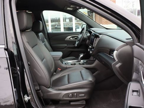 Used 2023 Chevrolet Traverse LT image 49
