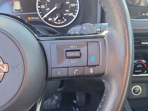 Used 2023 Nissan Rogue SL w/ SL Premium Package image 21