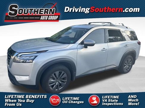 Used 2023 Nissan Pathfinder SV AWD/4WD image 1