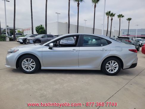 Used 2025 Toyota Camry LE FWD image 7
