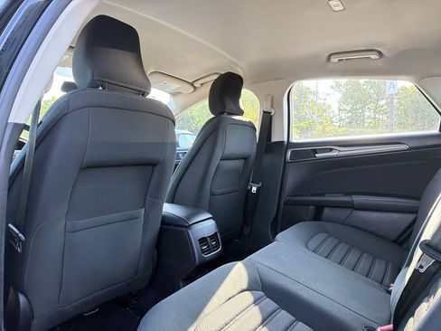 Used 2018 Ford Fusion SE w/ Fusion SE Technology Package FWD image 12