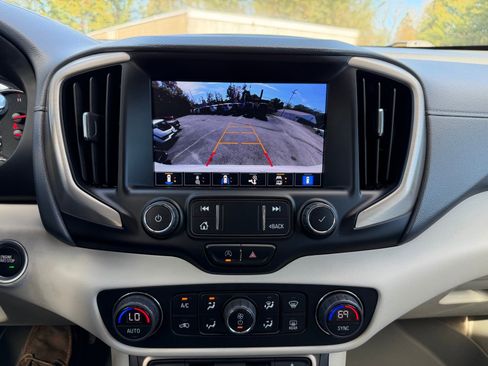 Used 2023 GMC Terrain Denali w/ Denali Premium Package image 15