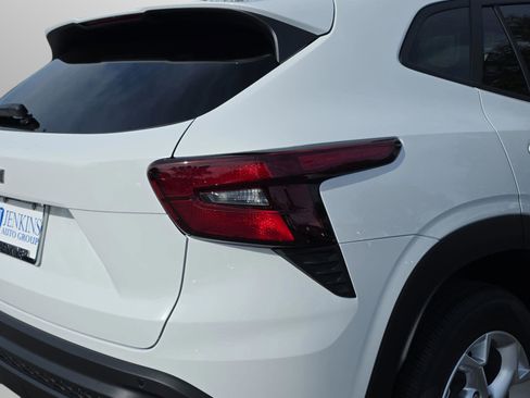 New 2026 Chevrolet Trax LS w/ LS Convenience Package image 7