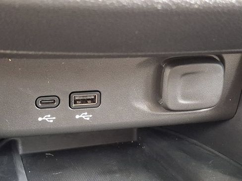Used 2025 Buick Envista Preferred FWD image 28
