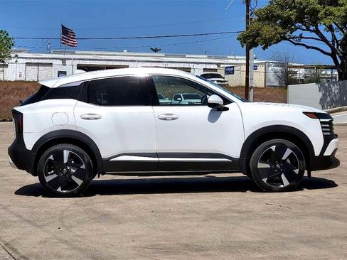 New 2025 Nissan Kicks SR image 4