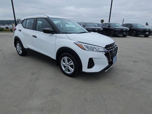 Used 2023 Nissan Kicks S FWD image 2