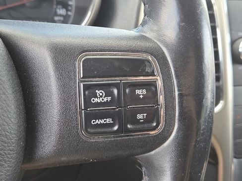 Used 2012 Jeep Grand Cherokee Laredo w/ Laredo E Group AWD/4WD image 6