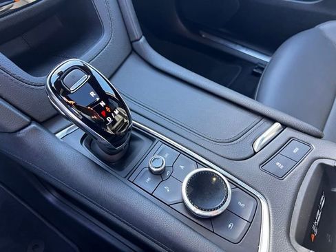 Used 2025 Cadillac XT5 Premium Luxury image 15