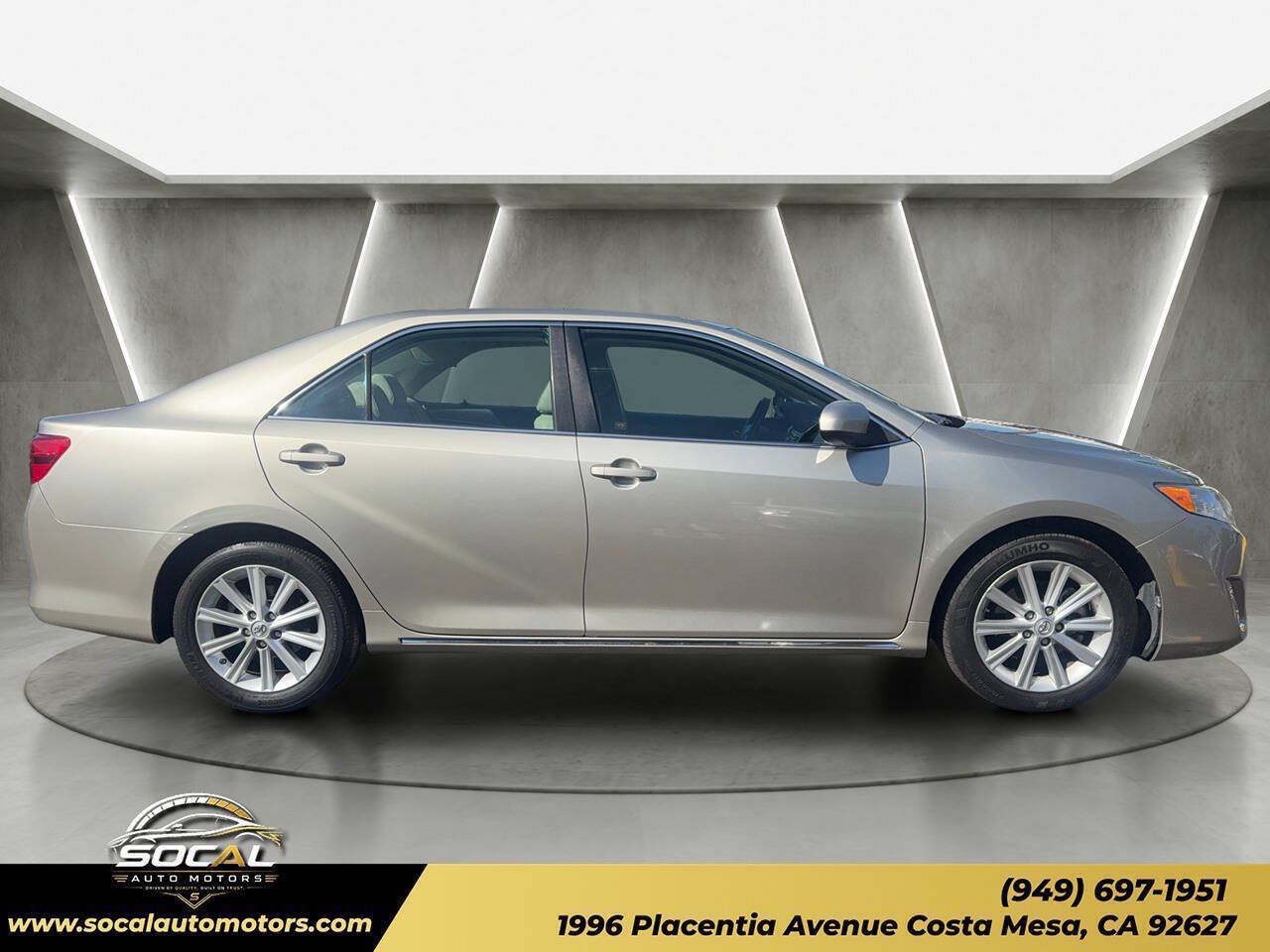 Used 2014 Toyota Camry XLE w/ Leather Package FWD image 6