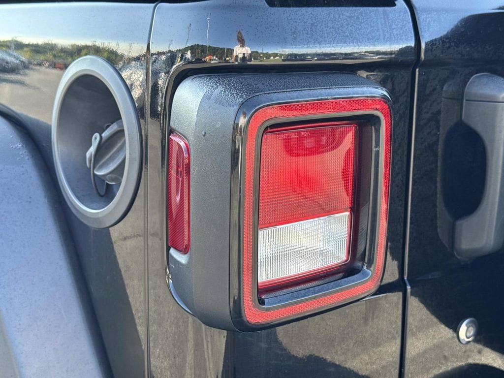 Used 2018 Jeep Wrangler Unlimited Sport S AWD/4WD image 10