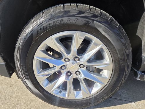 Used 2021 Chevrolet Suburban Premier image 9