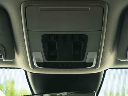 Used 2025 Honda Pilot Elite image 36