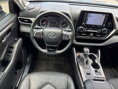 Used 2022 Toyota Highlander Limited FWD image 19