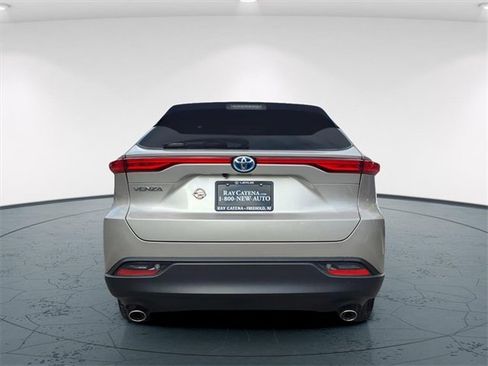 Used 2023 Toyota Venza LE image 22