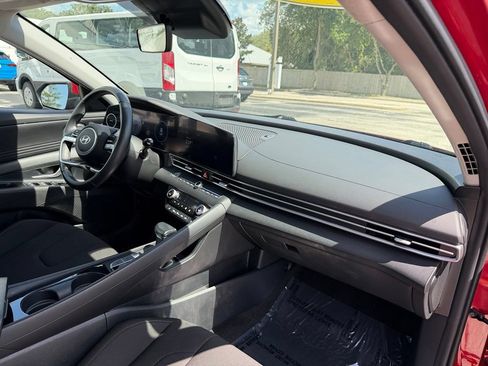 Used 2025 Hyundai Elantra SEL FWD image 31