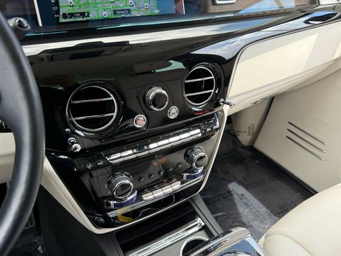 Used 2022 Rolls-Royce Phantom Sedan RWD image 58