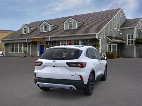 Used 2025 Ford Escape SE image 8