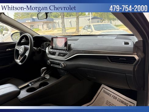 Used 2025 Nissan Altima 2.5 SV FWD image 31
