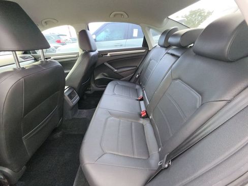 Used 2018 Volkswagen Passat 2.0T R-Line FWD image 6
