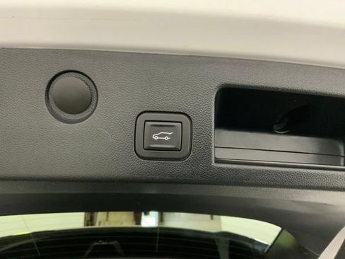 Used 2025 Chevrolet Equinox LT w/ Convenience Package II FWD image 23