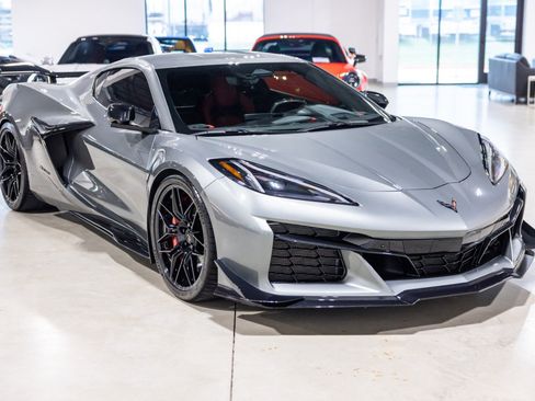 Used 2024 Chevrolet Corvette Z06 w/ Z07 Performance Package RWD image 10