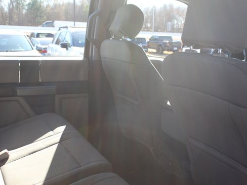 Used 2017 Ford F150 XLT image 25