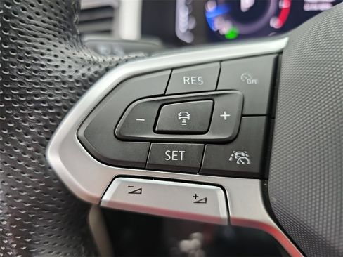 Used 2023 Volkswagen Atlas SEL R-Line image 28