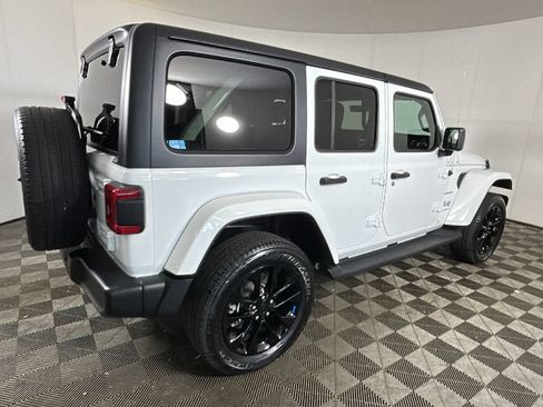Used 2023 Jeep Wrangler Unlimited Sahara w/ Cold Weather Group AWD/4WD image 3