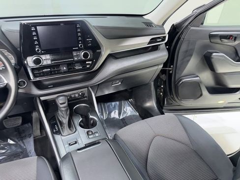 Used 2021 Toyota Highlander L FWD image 23