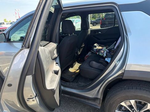 Used 2025 Chevrolet Equinox LT FWD image 12