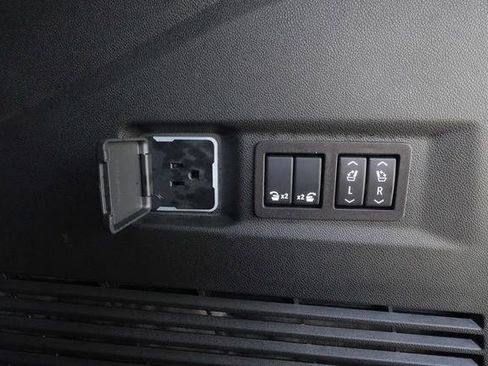 Used 2024 Chevrolet Tahoe High Country w/ Advanced Technology Package image 35