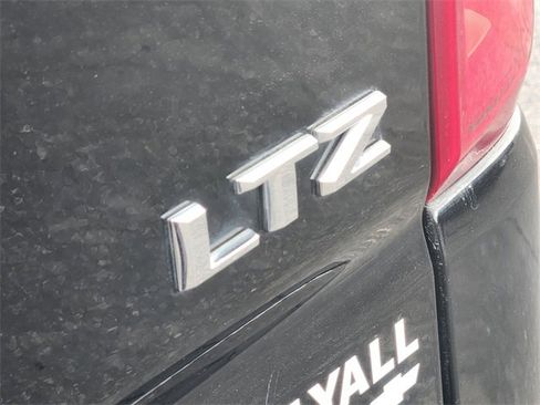 Used 2022 Chevrolet Silverado 1500 LTZ image 12