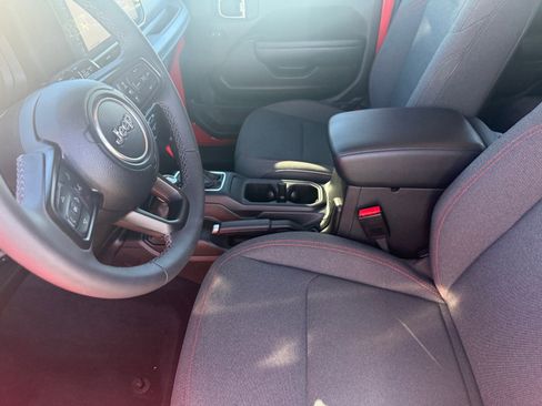 Used 2025 Jeep Wrangler Unlimited Rubicon image 23