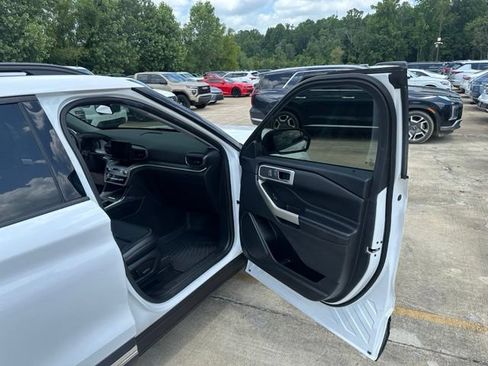 Used 2020 Ford Explorer XLT w/ Equipment Group 202A RWD image 17