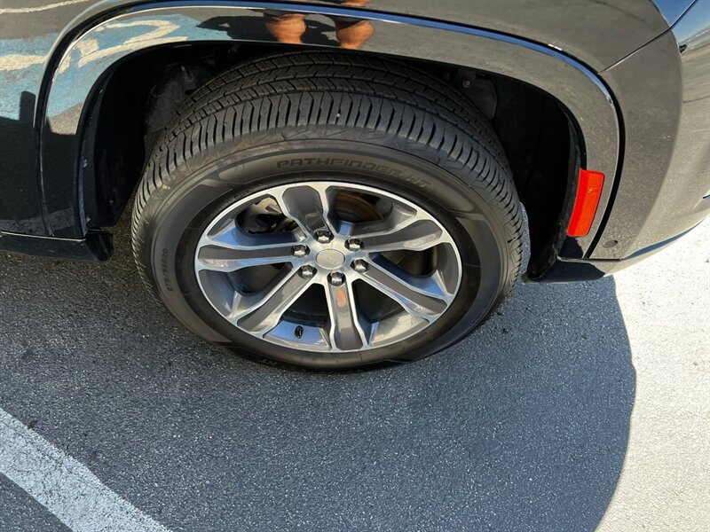 Used 2024 Jeep Grand Wagoneer L 4WD image 11