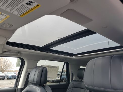 New 2026 Lincoln Navigator Reserve image 11