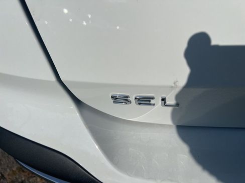 New 2025 Volkswagen Taos SEL image 10