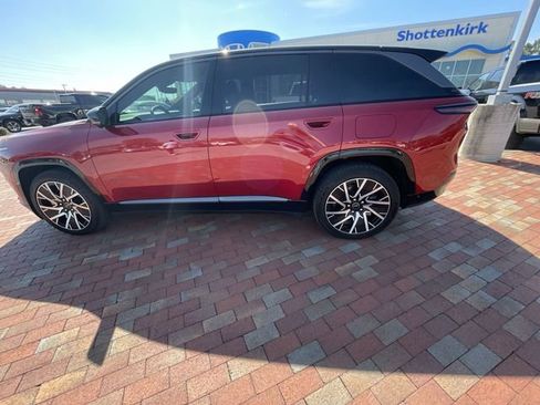 Used 2025 Jeep Wagoneer S Limited image 13