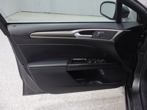 Used 2019 Ford Fusion SEL FWD image 12