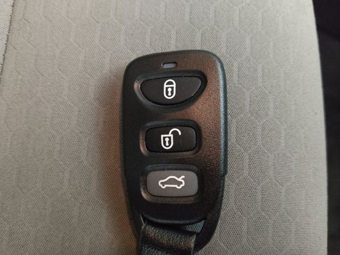 Used 2019 Hyundai Elantra SE FWD image 32