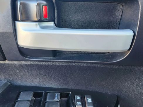 Used 2015 Toyota Tundra SR5 w/ SR5 Upgrade Package image 21