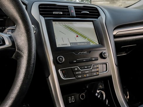 Used 2019 Ford Fusion SE FWD image 28